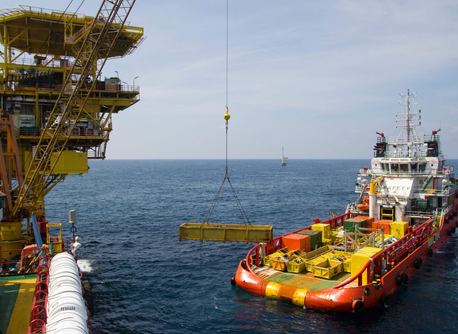 Cargo,Being,Loaded,From,A,Offshore,Platform,Onto,A,Supply